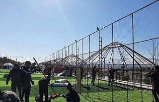 Kırgızistan’ın gönderdiği kıl çadırlar Kahramanmaraş’ta...