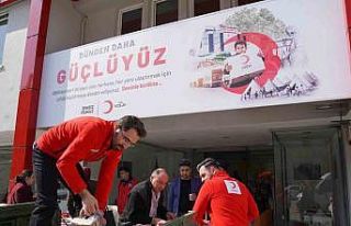 Kızılay, afet bölgesinden tahliye edilen afetzedelerin...