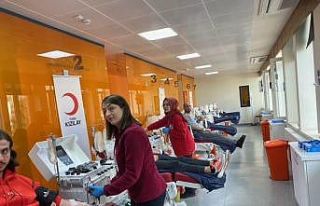 Kızılay’da depremzedeler için kan bağışı...