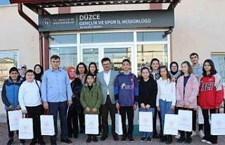 Kızlar attığını vurdu