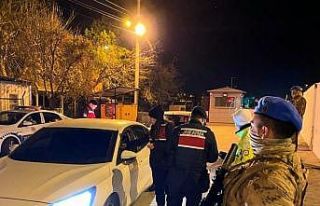 Komando destekli denetimlerde 1 ayda 454 aranan şahıs...