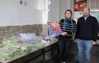 Konfeksiyon atölyesine çevrilen okul kantininde...