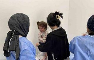 Konya’da depremzede çocuklara aşı uygulaması...