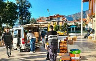 Köyceğiz’e gelen depremzedelerin ihtiyaçlarını...