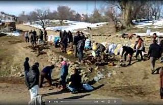 Kulp’ta köylüler, depremzedelerin ısınması...