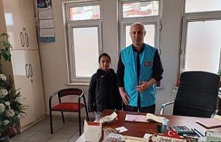 Kumbarasında biriktirdiği harçlıklarını deprem...