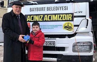 Kumbarasında biriktirdiği parayı deprem bölgesine...