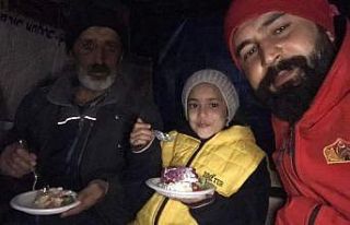 Kurtarma ekiplerinden depremzede Öznur’a 4 pastalı...