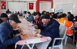 Kurulan aşevleriyle vatandaşlara sıcak yemek hizmeti...