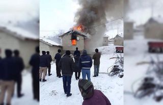 Kütahya’da ’Köy odası’ alev alev yandı