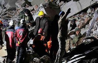 Malatya’da yıkılan binanın altında kalan olmadığı...