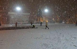 Malatya’ya lapa lapa kar yağdı