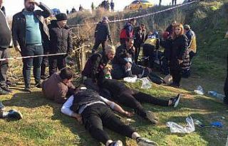 Manisa’da işçi servisine tır çarptı: 17 yaralı