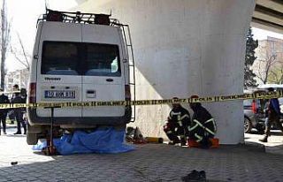 Manisa’da minibüs motosiklete çarptı: 1 ölü