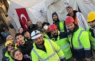 Marmaris Arama Kurtarma ekibi deprem bölgesinde çalışmaya...