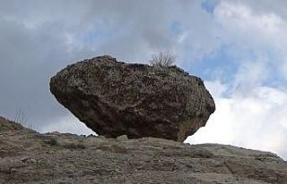 Mazıdağ’ında vatandaşlar dev taş parçalarının...