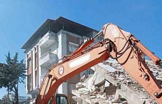 Menteşe Belediye ekipleri afet bölgesinde çalışmalara...