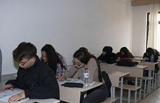 Mersin’de depremzede öğrenciler kurs merkezlerinde...
