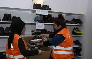 Mersin’de gönüllüler depremzedeler için tek...