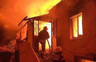 Milas’ta iki katlı ev küle döndü