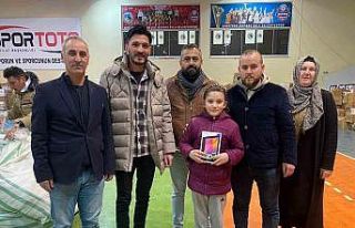 Minik yardımseverin tableti hayırsever iş adamından