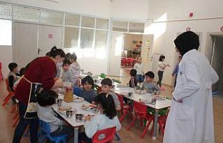 Minikler ücretsiz yemekle buluştu