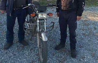 Motosiklet hırsızları jandarma ekiplerine takıldı