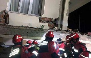 Muğla Büyükşehir ekipleri depremde 26 kişiyi...