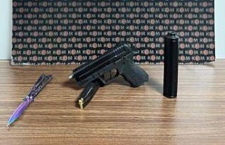 Muğla’da bir araçta tabanca ve susturucu ele geçirildi