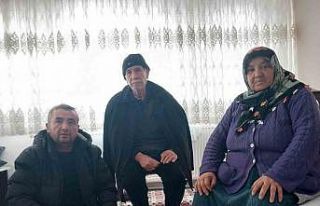 Muhtar depremzede aileleri bir an olsun yalnız bırakmıyor