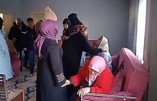 Muhtar Kıyatmaz depremzede aileye yuvasını açtı