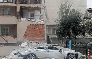 Muhtar mahallesini vatandaşlarla yeniden inşa ediyor