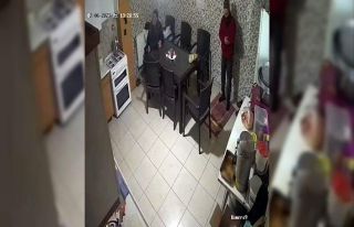 Namaz kılarken depreme böyle yakalandı