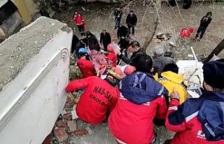 Nas-Sar ekibi 5 günde 40 kişiyi enkazdan çıkardı