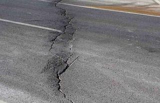 Niğde ve Konya depreminde Aksaray’da yol ve araziler...