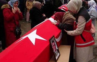 Oğlunun ve torunlarının tabutlarına sarılıp...