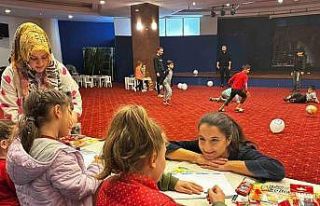 Öğretim üyeleri ve öğrencilerden, depremzede...