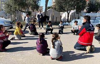 Öğretmenler çocuklar için psikososyal çalışmalara...