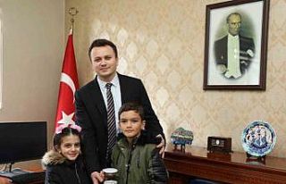 Okul harçlıklarını depremzedelere bağışladılar