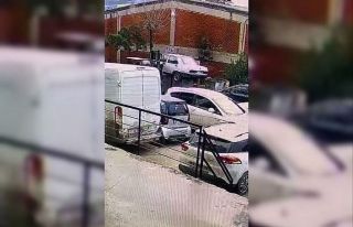 Park eden sürücüye sinirlendi arabasını çöpe...