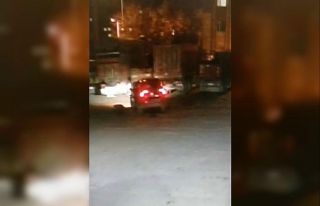 Park halindeki araçta patlama olunca camdan çıkıp...