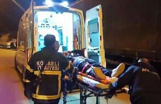 Park halindeki tıra çarptı, yaralanan arkadaşını...