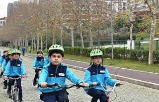 Pedallar spor için çevriliyor