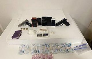 Pendik’te 3 adrese yapılan uyuşturucu operasyonlarında...