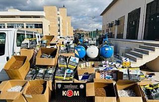 Polisten 2 işyeri ve 5 eve makaron baskını