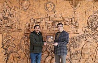 Rektör Aktekin’den, Emekli olan NEVÜ çalışanına...