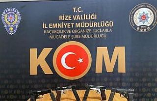 Rize’de aracında el yapımı tabancalar yakalanan...