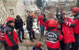 SAK-E deprem bölgesinde arama kurtarma faaliyetlerini...