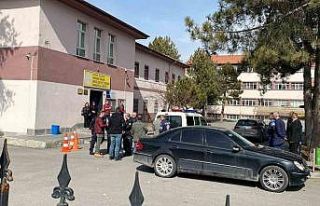 Şaka yaparken arkadaşını bıçakladı