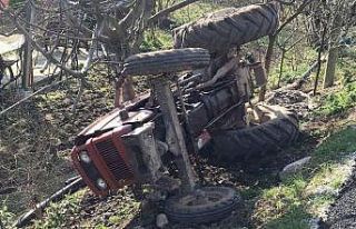 Sakarya’da traktör devrildi: 1 yaralı